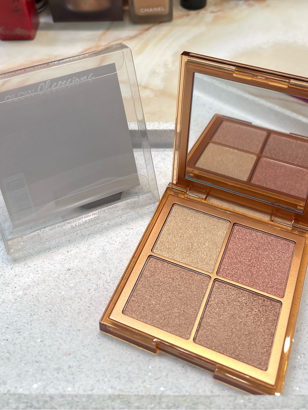Huda Beauty ~ ‘MEDIUM GLOW’ Glow Obsessions Eyeshadow Palette ~ Full Size 6.4 g